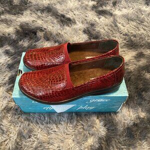 Easy Street Patent Leather Croc Loafers  |  NIB